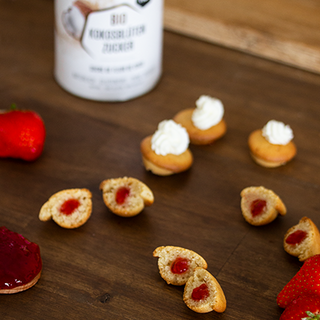 Mini muffins fourrés à la fraise Mini muffins fourrés à la fraise