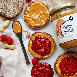 Toasts peanut butter crunchy et confiture maison Toasts peanut butter crunchy et confiture maison