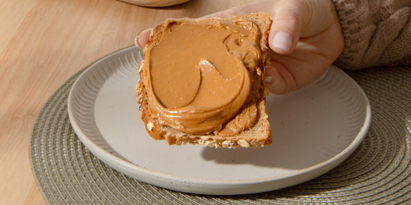 Tartine avec du beurre de cacahuète