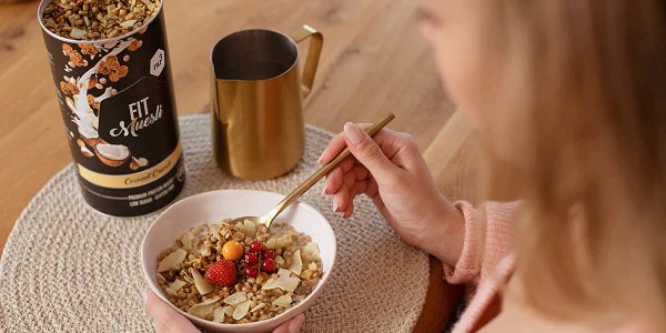 Fit muesli petit-déjeuner fraise bol