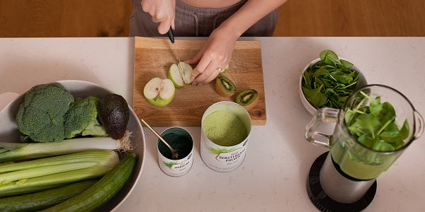 Préparartion d'un jus avec l'herbe d'orge en poudre bio