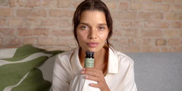 Femme avec nu3 Probiolact Female