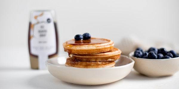 Protein Pancakes mit Blaubeeren und Sirup