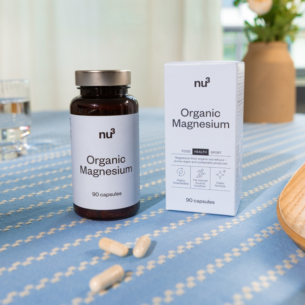 Capsules de magnésium sur une table