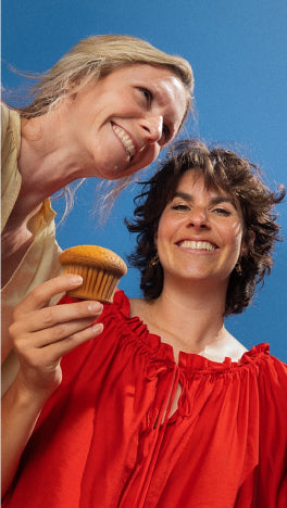 2 femmes avec 1 muffin nu3